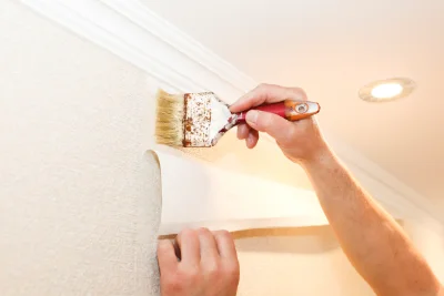 Pose de papier peint à Gavrus — revêtements muraux et toiles de verre